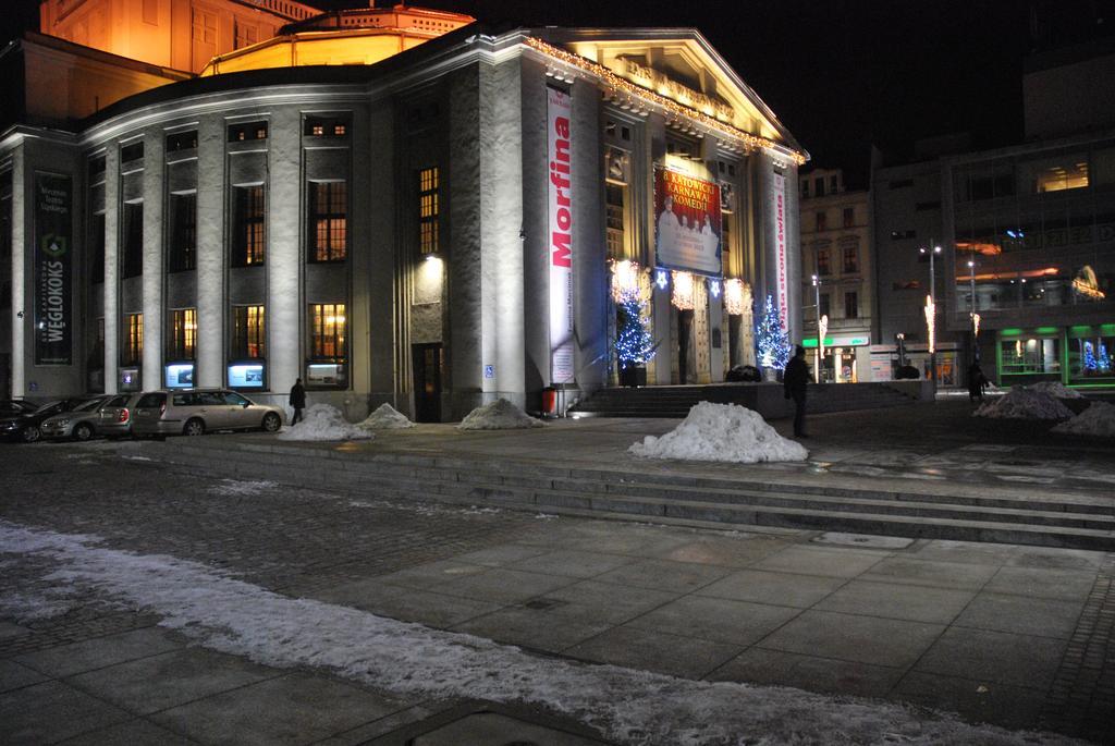 Hostel Kamienica Rynek 7 Катовіце Екстер'єр фото