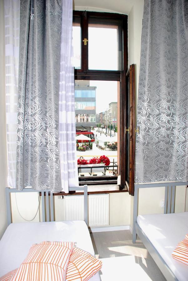 Hostel Kamienica Rynek 7 Катовіце Екстер'єр фото