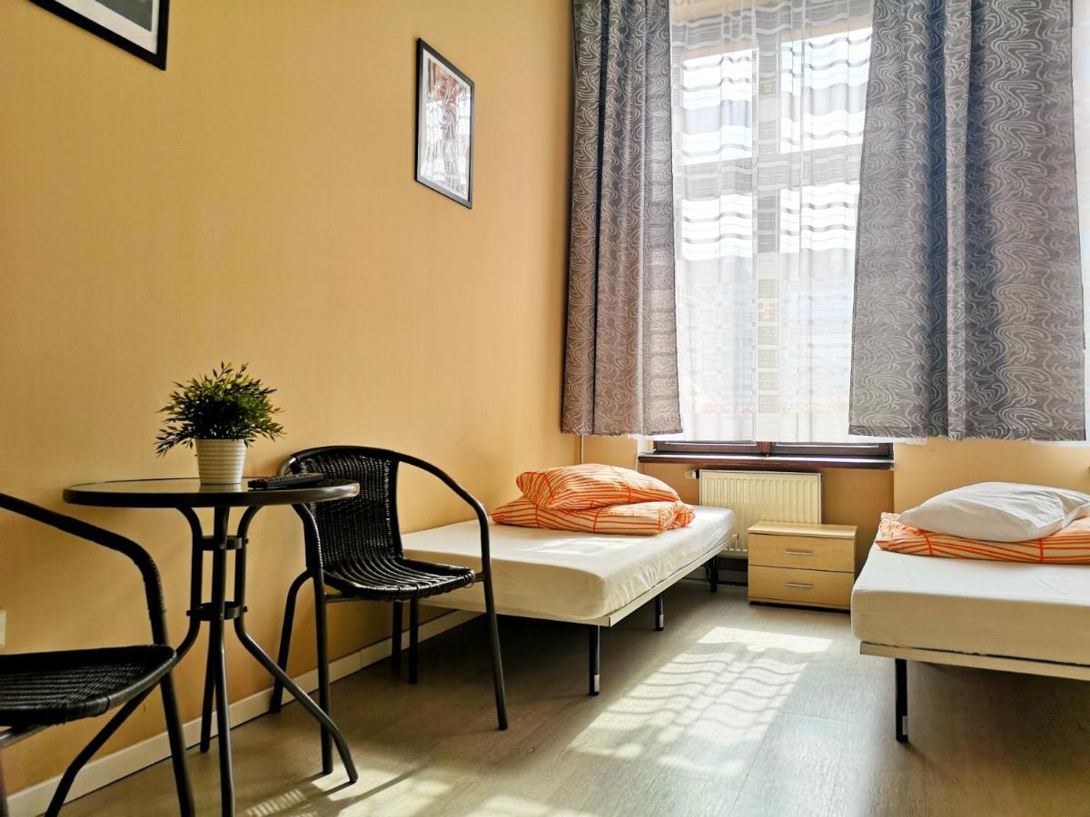 Hostel Kamienica Rynek 7 Катовіце Екстер'єр фото