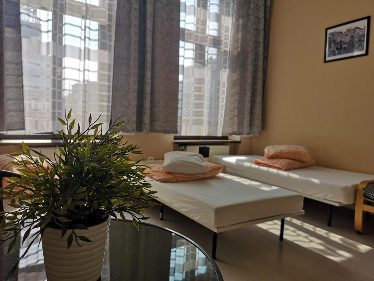 Hostel Kamienica Rynek 7 Катовіце Екстер'єр фото